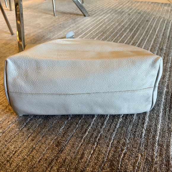 Cuyana Leather Tote – Pearl Grey with Gold Hardware - Picture 5 of 9